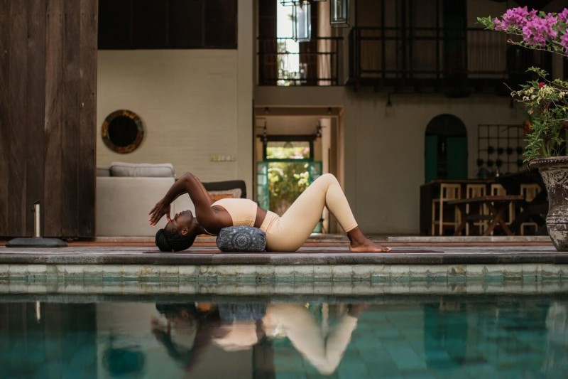 Bolster do jogi Yoga Design Lab Mandala Charcoal