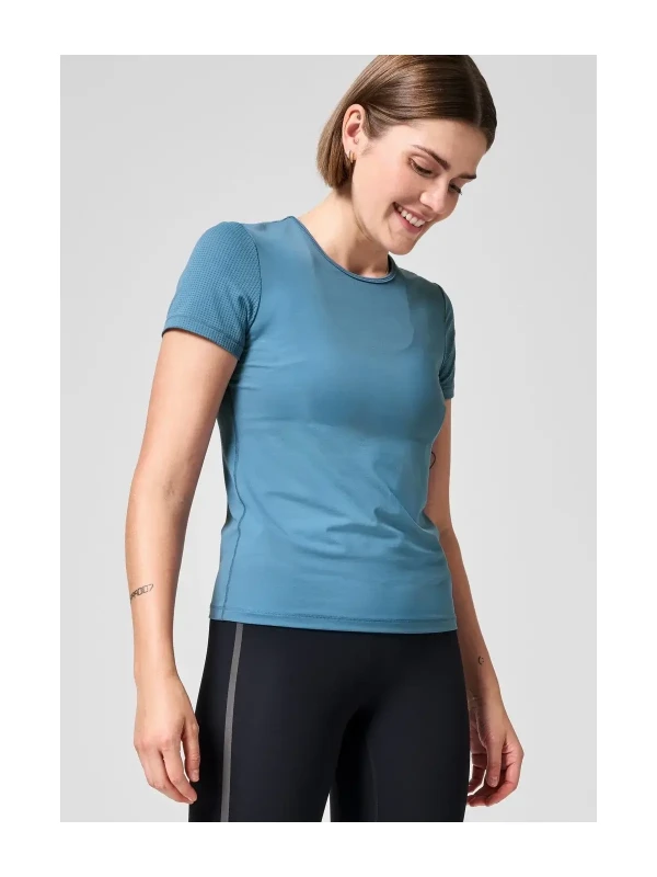 Koszulka-Casall-Essential-Mesh-Detail-Tee-03.webp