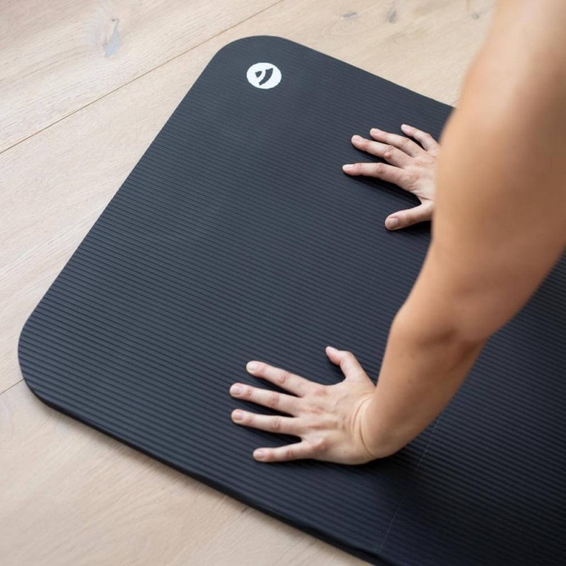 Mata do pilatesu Bodhi 1,5cm - czarny