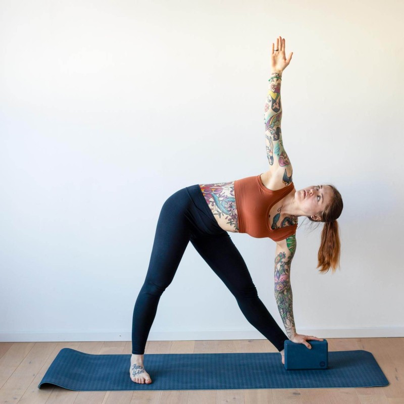 Zestaw do jogi Bodhi Yoga Set Flow: mata, klocki, pasek - granatowy