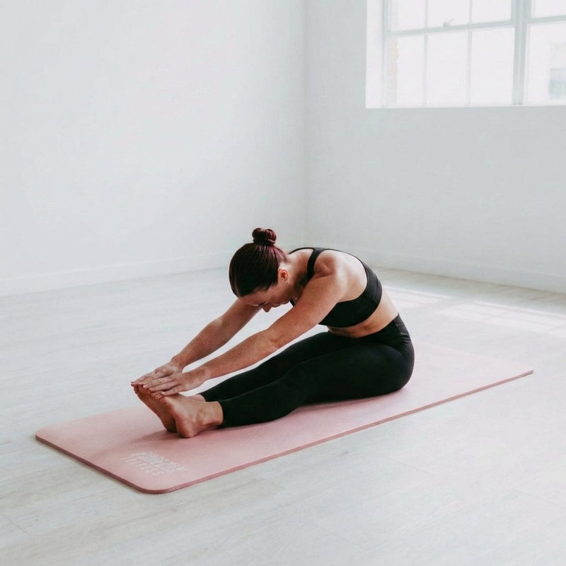 Mata do pilatesu Phoenix Fitness 1,5cm - różowy