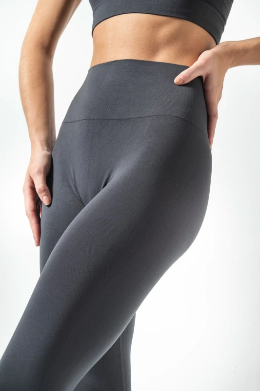 damskie-legginsy-modelujace-omm-yoga-by-risalti-antracytowe