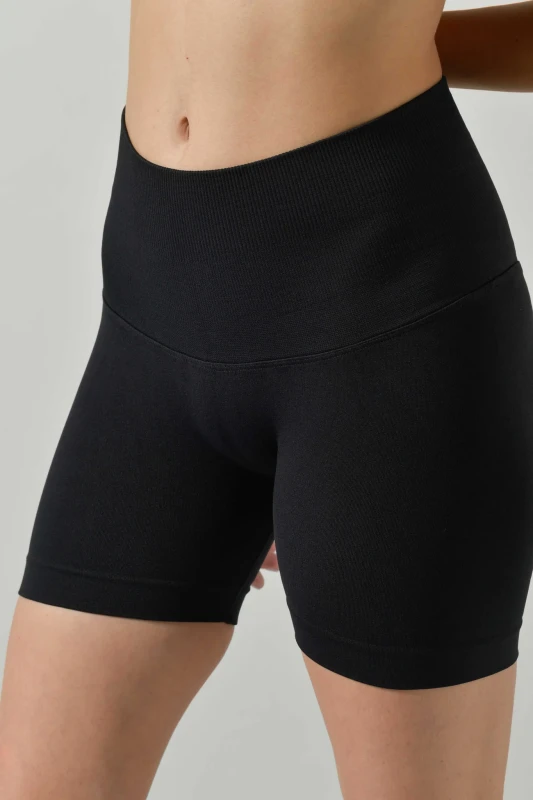 damskie-spodenki-push-up-omm-yoga-by-risalti-sculpt-czarne