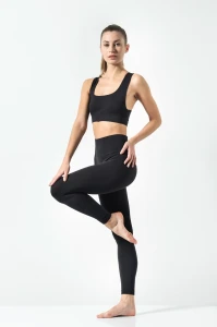 Damski sportowy biustonosz treningowy Omm Yoga by Risalti Gym