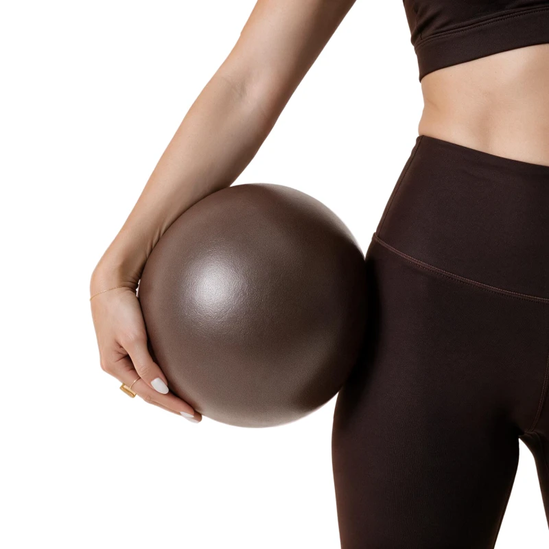 pilka-do-pilatesu-omm-yoga-brazowy